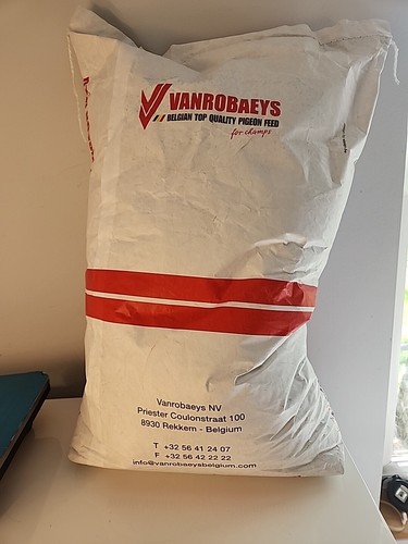 Vanrobaeys Belgian Top Quality Pigeon Food 25kg Bags (55lbs) - Picture 4 of 4
