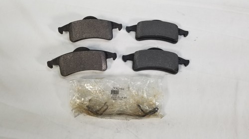 NUEVO Juego de pastillas de freno de disco trasero Mopar 1999-2004 Jeep Grand Cherokee V2013970AE - Imagen 2 de 3