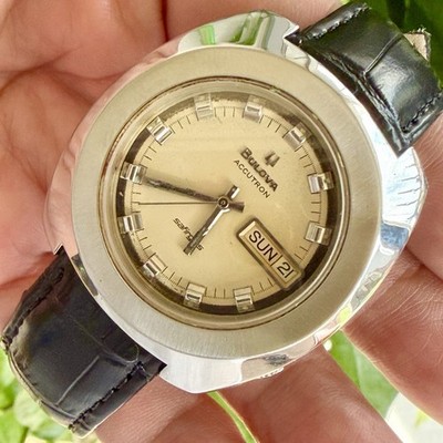 Vintage BULOVA Accutron  N0  Cal. 2182F Day Date Men s 40mm Watch RUNS!