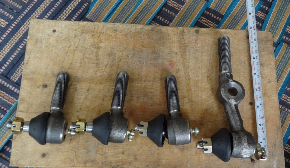 JUEGO DE EXTREMOS DE BARRA DE AMARRE ORIGINAL PARA TODOS LOS JEEP WILLYS RHD de CJ & MAHINDRA Y MAHINDRA Foto 3 de 4