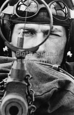 WW2 Picture Photo fighter cockpit gunner 5952