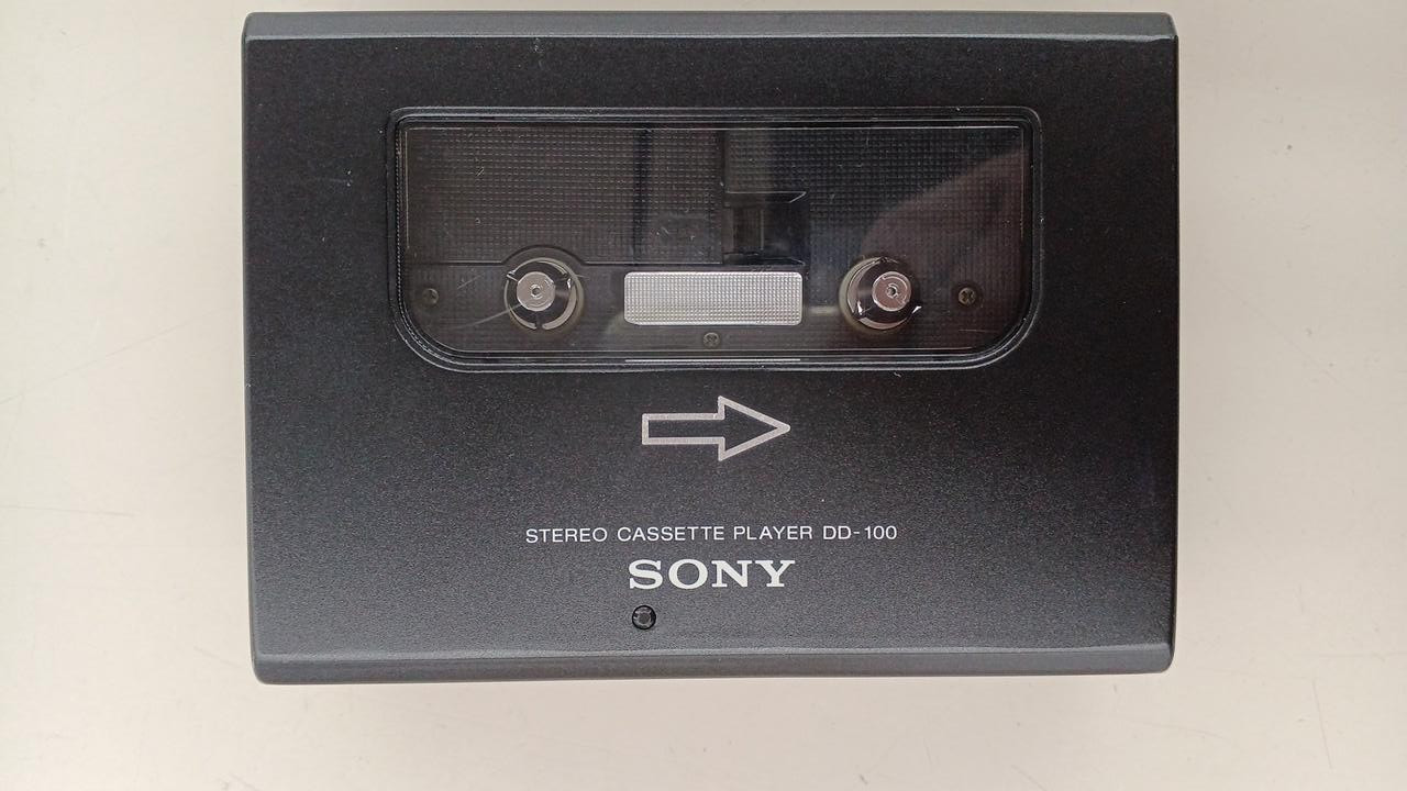 Sony BooDo Khan DD-100 Walkman Cassette Player For Parts or Repair