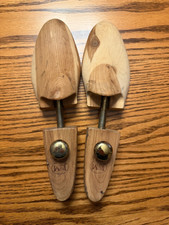 Johnston Murphy Cedar Chrome-Knob Shoe Trees Medium