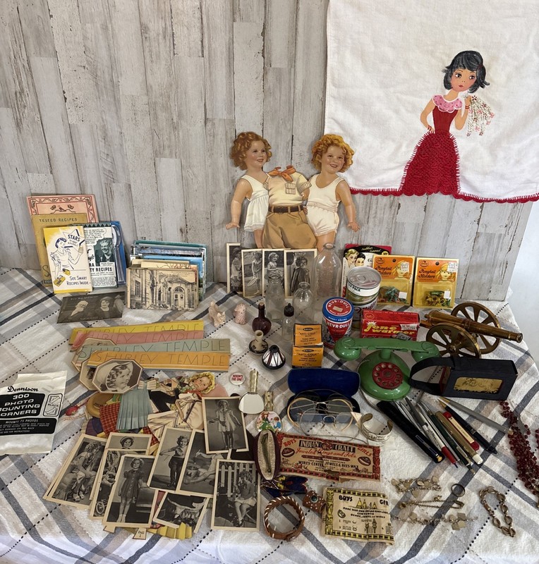 VINTAGE TO NOW COLLECTIBLES JUNK DRAWER LOT/JEWELRY/COLLECTIBLES.