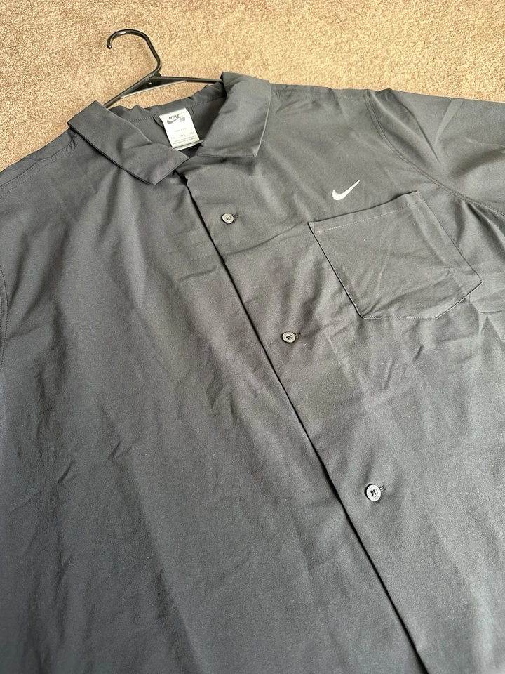 Camisa Nike SB manga corta con botones para hombre XXL negra  Foto 4 de 4