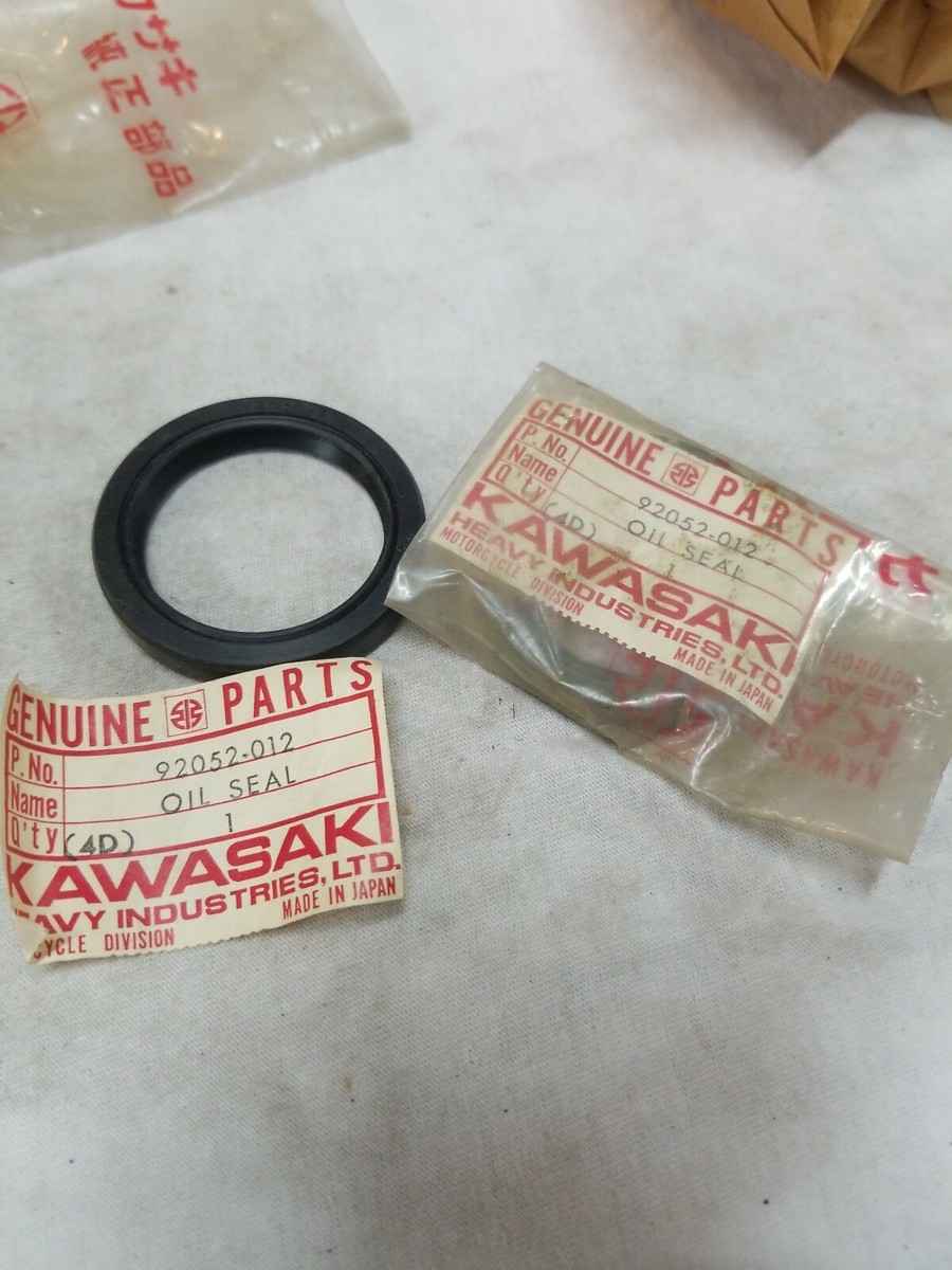 こて Genuine NOS KAWASAKI 92052-012 1974 - 1978 FRONT HUB OIL SEAL