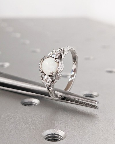 Anello di Fidanzamento Donna Opale di Fuoco Rotondo Argento Sterling 925 Delicato Art Deco - Foto 1 di 8