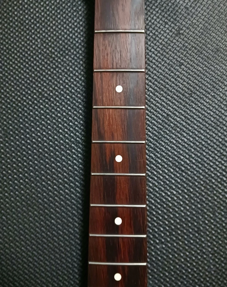 Fender Squier Strat 2017 cuello escala corta 24" Foto 4 de 4