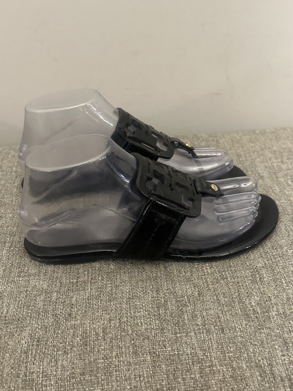 Tory Burch Women’s Black Patent Leather Thong sandal Size 6