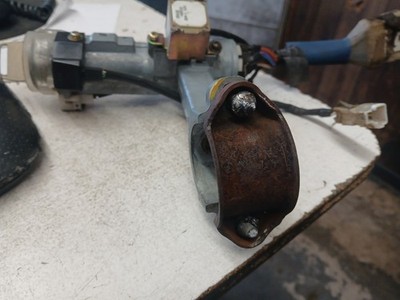 1996 TOYOTA LAND CRUISER IGNITION START CYLINDER TUMBLER w/ KEY