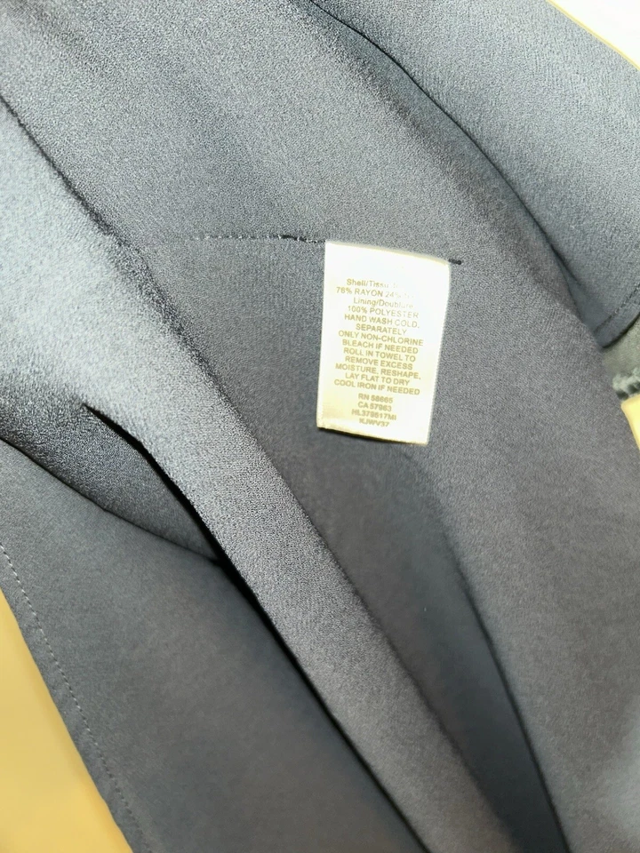 Vestido midi de terciopelo con hombros fríos Chelsea28 para mujer talla pequeña Foto 3 de 4