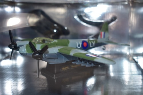 AIR SIGNATURE WWII SERIES 1:64 DIECAST METAL DE HAVILLAND MOSQUITO MK. V1 NEW - Picture 2 of 7