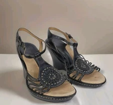 SOFFT WOMENS US 6.5M "SEE THRU WEDGE" STRAPPY LEATHER MEDALLION HEEL SANDALS