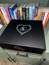 Sabrina Carpenter Short n  Sweet Tour 2025 VIP Merch Bundle - NEW - Robe LARGE