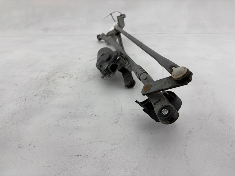 2011-2020 Toyota Sienna Front Windshield Wiper Linkage And Motor 85150-08020 - Image 3 of 4