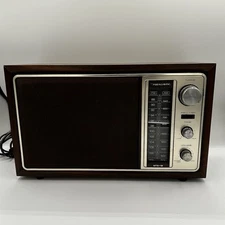 Beautiful Vintage Realistic MTA-12 693 Tabletop AM/FM Radio Wood Veneer