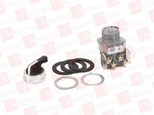 ALLEN BRADLEY 800T-J17B / 800TJ17B (IN BOX)