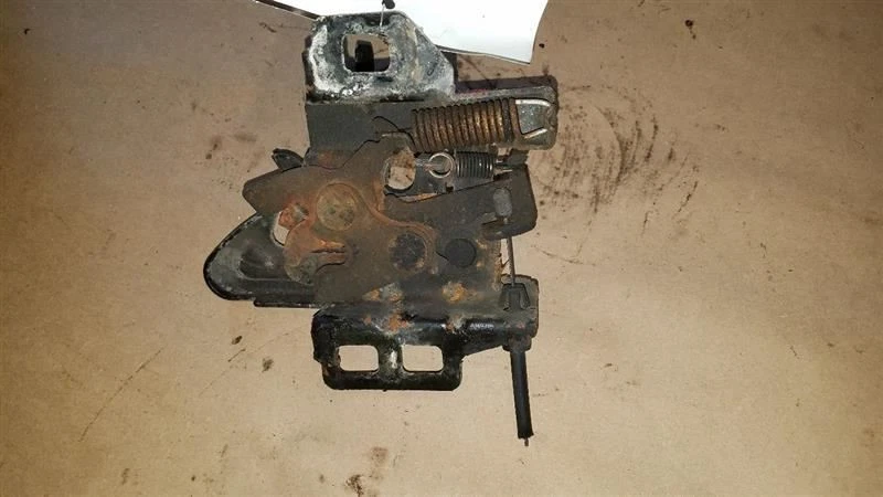 GMC Sierra 1500 2000 pestillo de capó Foto 4 de 4