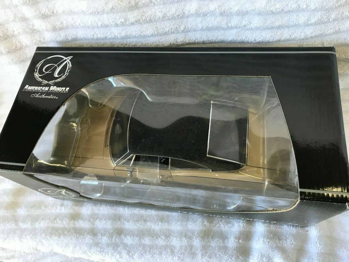 Ertl Authentics American Muscle 1967 Chevy Impala SS Gold 1/18