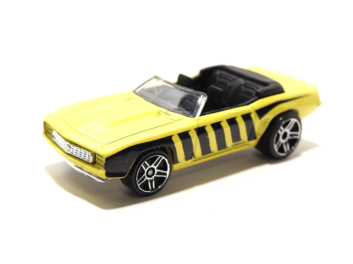 ホットウィール '69 シボレー カマロ ガレージ イエロー Mattel Hot Wheels 1:64 Yellow Chevrolet 1969 Camaro Die Cast Car