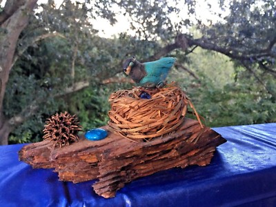 Vintage BLUEBIRD of HAPPINESS Sculpture Glass Bird Eggs Basket Nest on LOG   j8