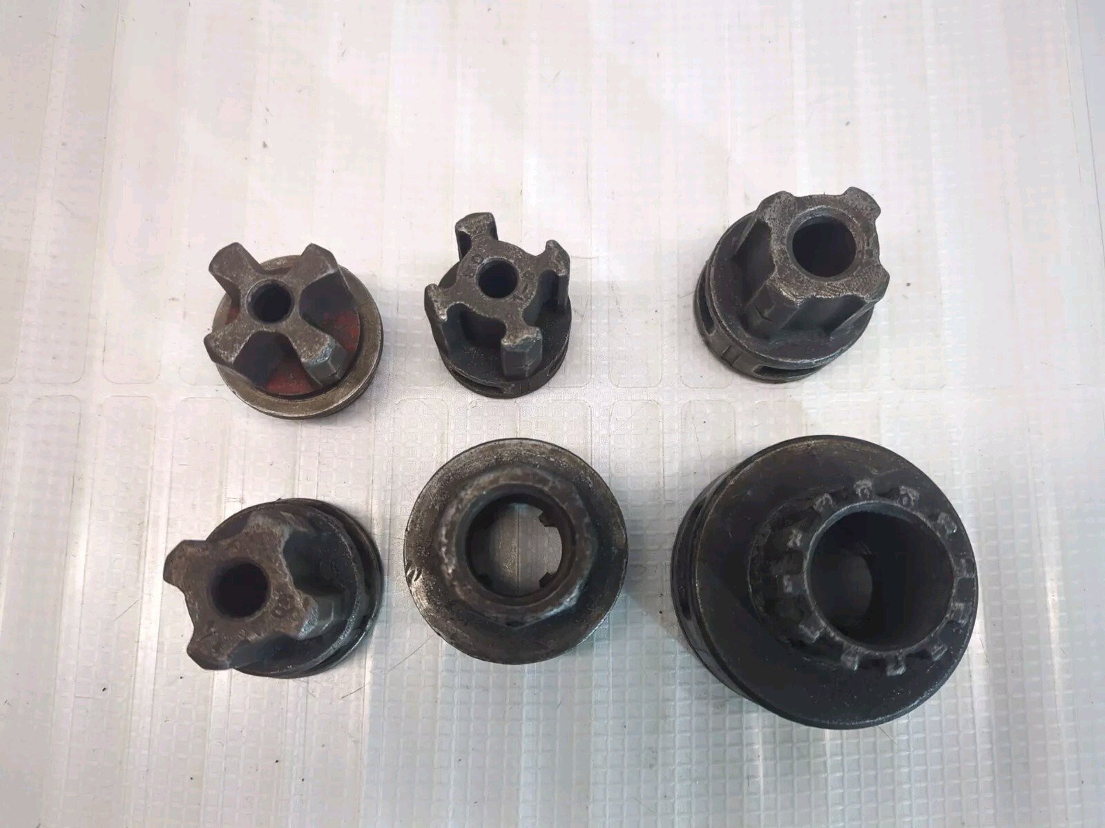RIDGID DIE HEAD LOT OF 6 MISC. THREADER DIES 1/8 , 1/4 , 3/8 , 3/4 , 1" AS IS