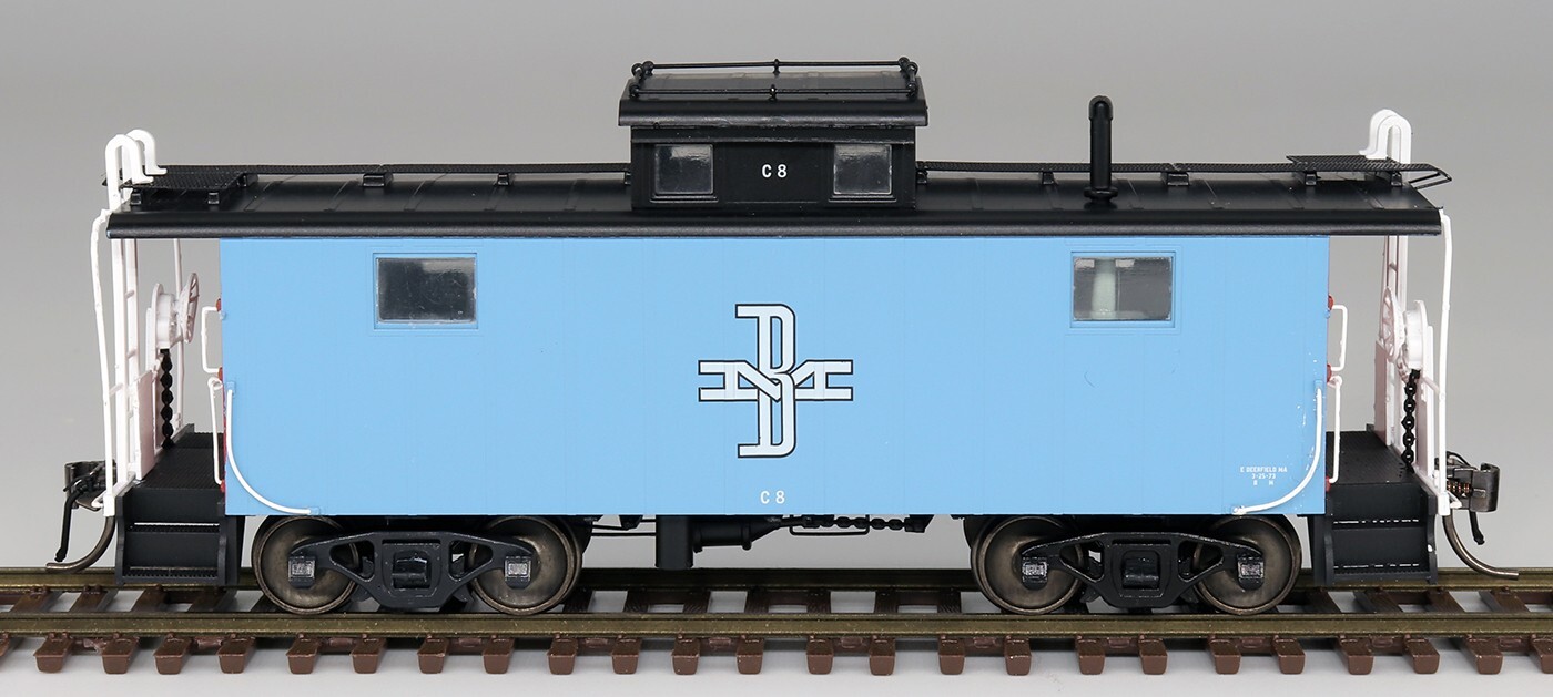 CENTRALIA CAR SHOPS HO NE5 CABOOSE B&M BLUE BODY BLK CUP, RED ENDS C5