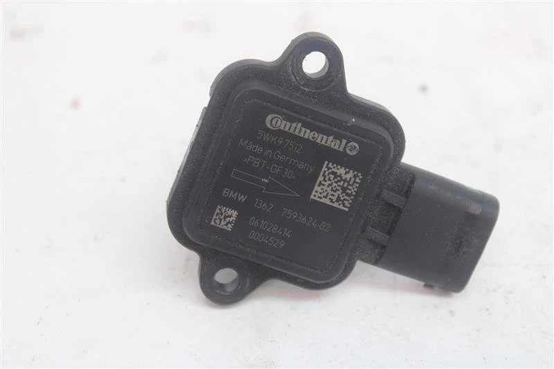 Sensor de flujo de aire de masa medidor MAF 135i 335i 528i 535i 535i GT 640I 10-17 1316261 Foto 2 de 4