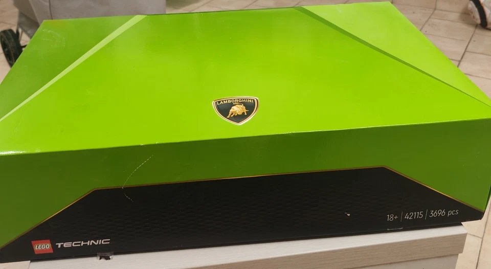 LEGO Technic 42115 Lamborghini Sián FKP 37, foto 4 di 5