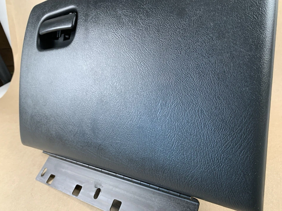 Chevrolet S10 Blazer GMC Sonoma Jimmy 1998-2005 OEM guantera puerta gris oscuro Foto 3 de 4