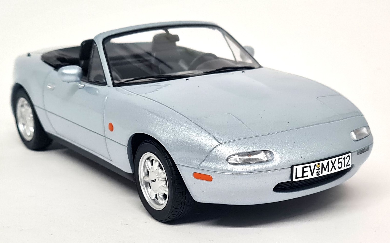 Norev 1/18 Mazda MX-5 MK1 1989 Metallic Silver Eunos Roadster Diecast Model Car