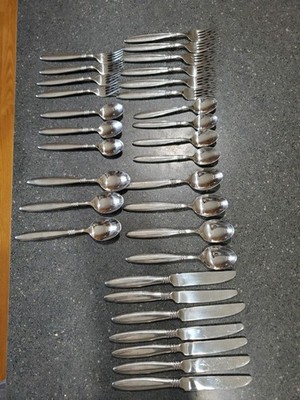 Hampton Silversmiths HSV74 3 Bands set of 31, knives, forks, spoons excellent!!!