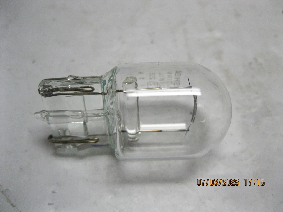 GM Genuine Parts 13596816 Lighting - Exterior - Back Up Light, Rear Foto 2 de 4