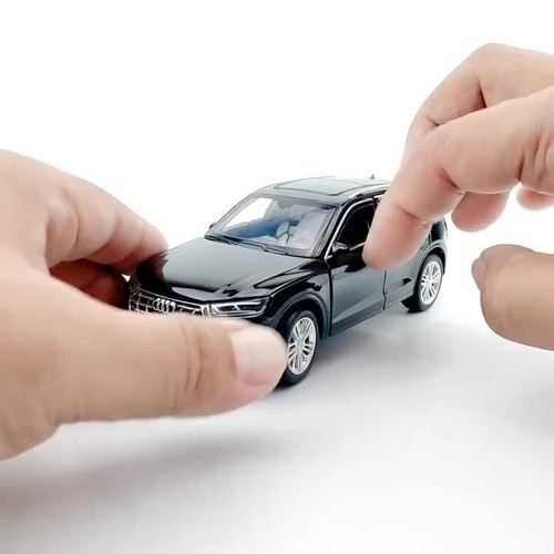 1:32 Audi Q5 Model Car Diecast Toy Vehicle Light Sound Doors Open Gifts for Kids - Video 1 of 1