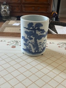 Antique Chinese blue and white porcelain brush pot ( 18 century)