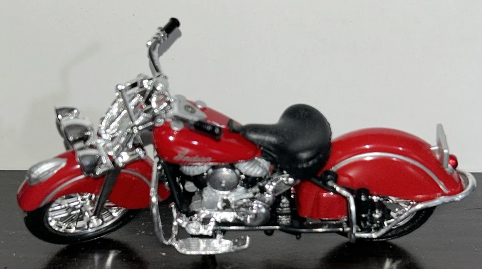 Maisto Indian Chief Red Motorcycle DieCast Metal With Plastic Parts 1:18 1999 - Image 2 of 4