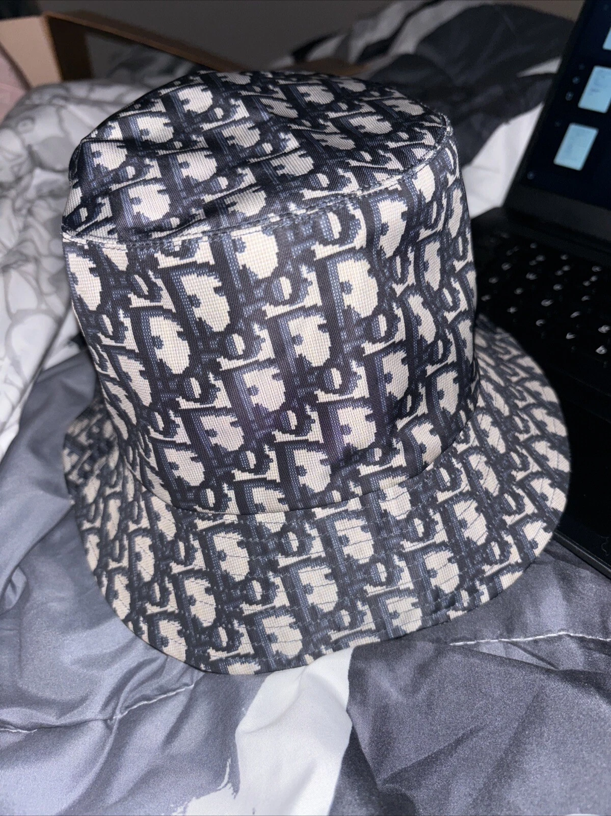 AUTHENTIQUE chapeau bob seau oblique Christian Dior toile marine