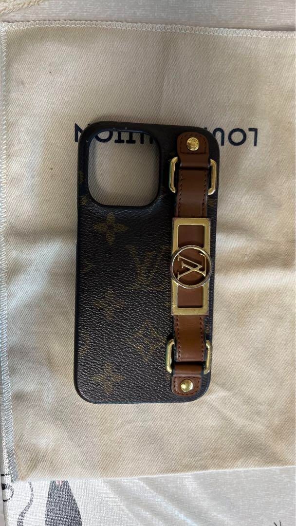 LOUIS VUITTON iPhone 13 Pro バンパー モノグラム LOUIS VUITTON Bumper on the Strap Mng iPhone 13 Pro Cover