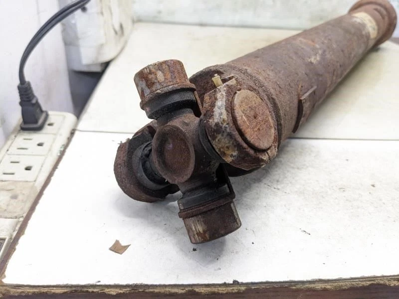 2007-2014 GMC Yukon Front Axle Propeller Drive Shaft 15902926 OEM - Image 4 of 4