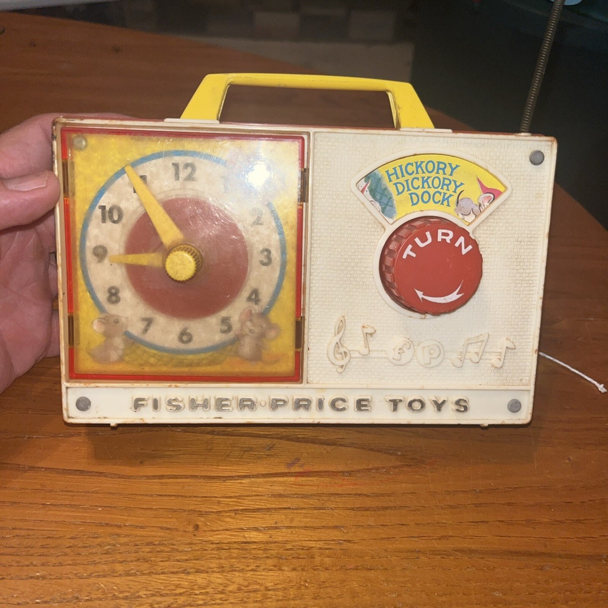 VINTAGE TOY 1971 FISHER PRICE HICKORY DICKORY DOCK WIND UP CLOCK