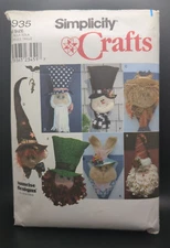 VINTAGE SIMPLICITY 8935 PATTERN FOR HOLIDAY DOOR DECORATIONS
