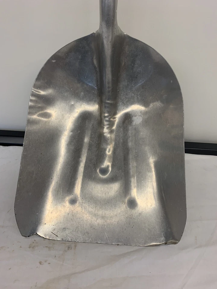 True Temper #10 Aluminum Scoop with D-Handle and Hardwood Handle- VWX III - Image 3 of 4