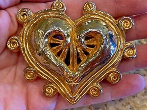 Authentic STUNNING Vintage Christian Lacroix Paris Gold Plated Heart Brooch