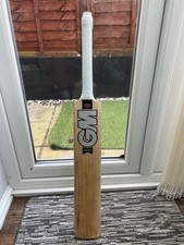 GM Chroma 909 Cricket Bat - Grade 1 - 2lb 9oz