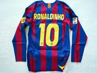 Ronaldinho #10 FC Barcelona 2005/06 Reissue Long-Sleeve Jersey