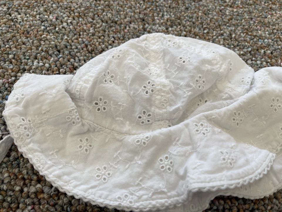 Sombrero de verano Ralph Lauren para niñas con ojales blancos 3M Foto 2 de 2