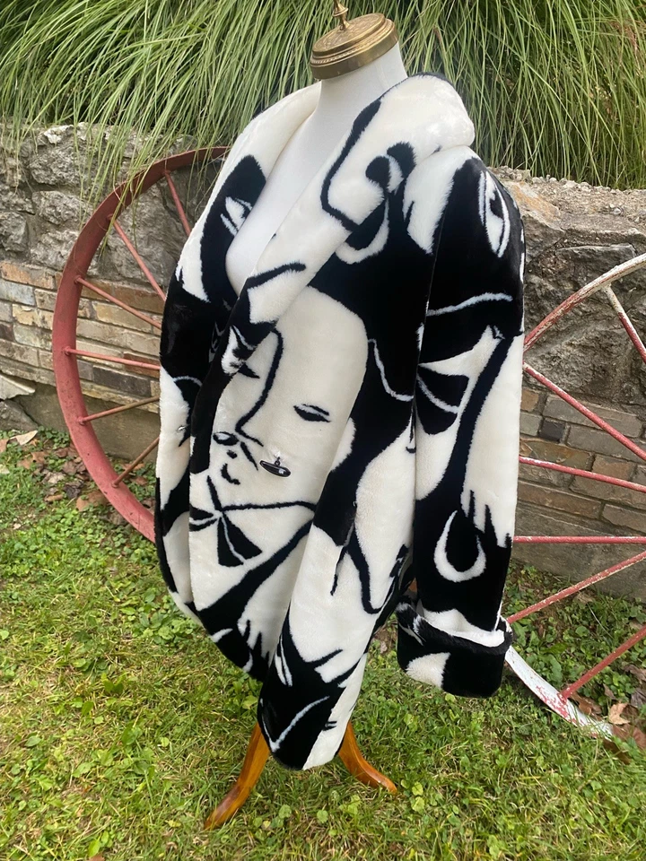 Donnybrook Rihanna Faux Fur Picasso COAT Abstract Art FACES AVANT GARDE  Sz.M - Image 4 of 4
