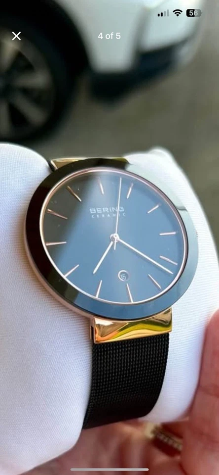 Женские керамические часы BERING 11440-166 с черным ремешком на запястье золотистые - Изображение 2 из 4