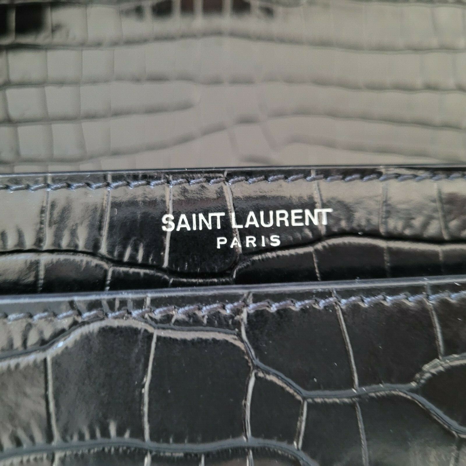 Saint Laurent Tramonto in Croc Nero con Argento h n viene fornito con confezione completa