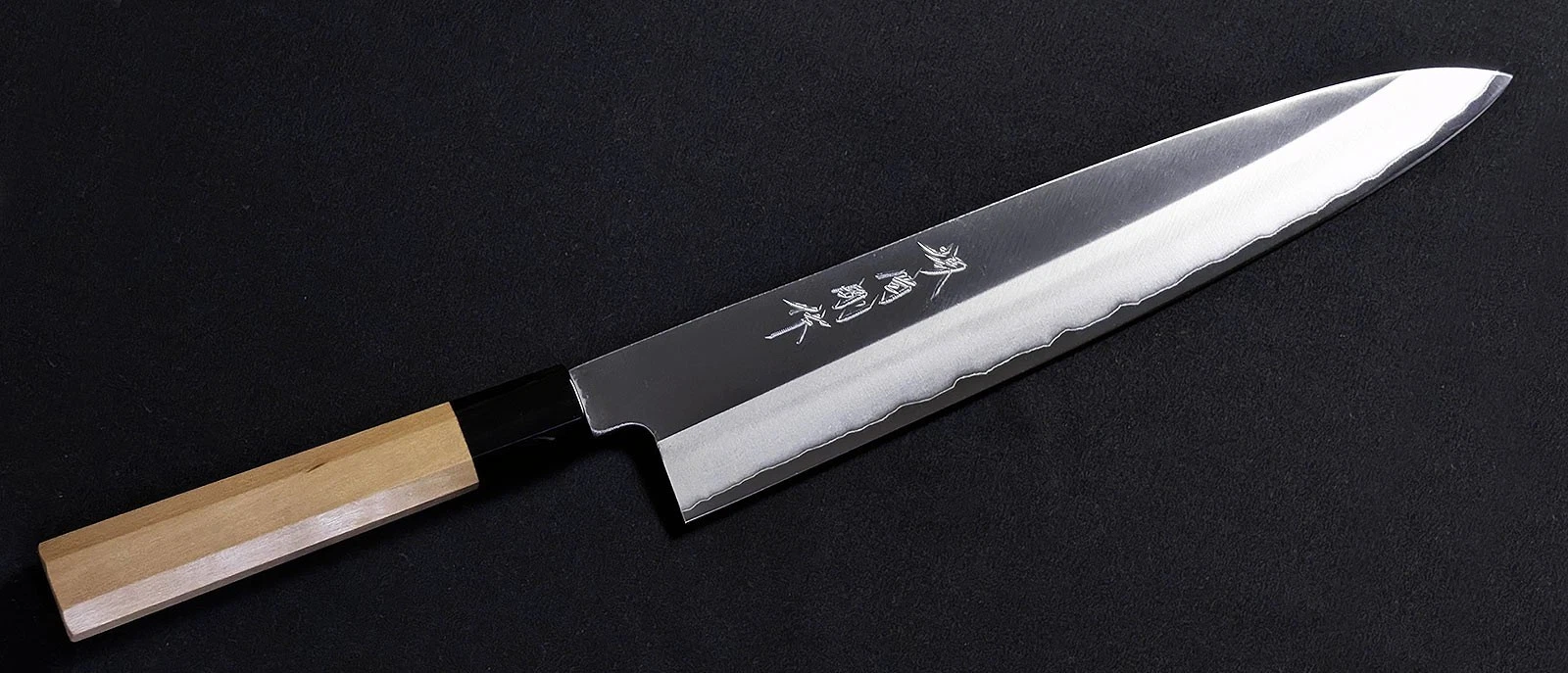 Japanese Sakai Yasuki Hagane Ginsan Inox Honyaki Wa-Gyuto Yamatsuka Chef's knife
Opens in a new wind